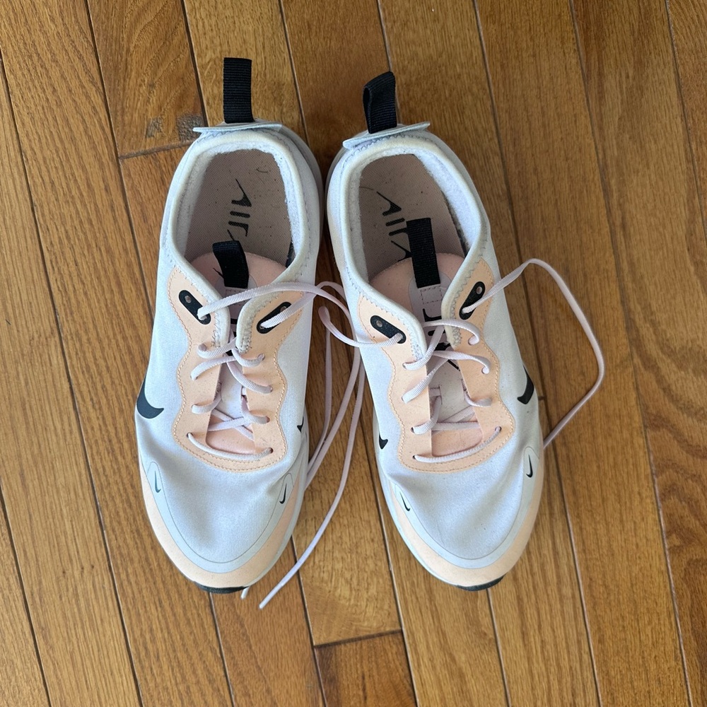 Women’s Air Max size 8 peach and white